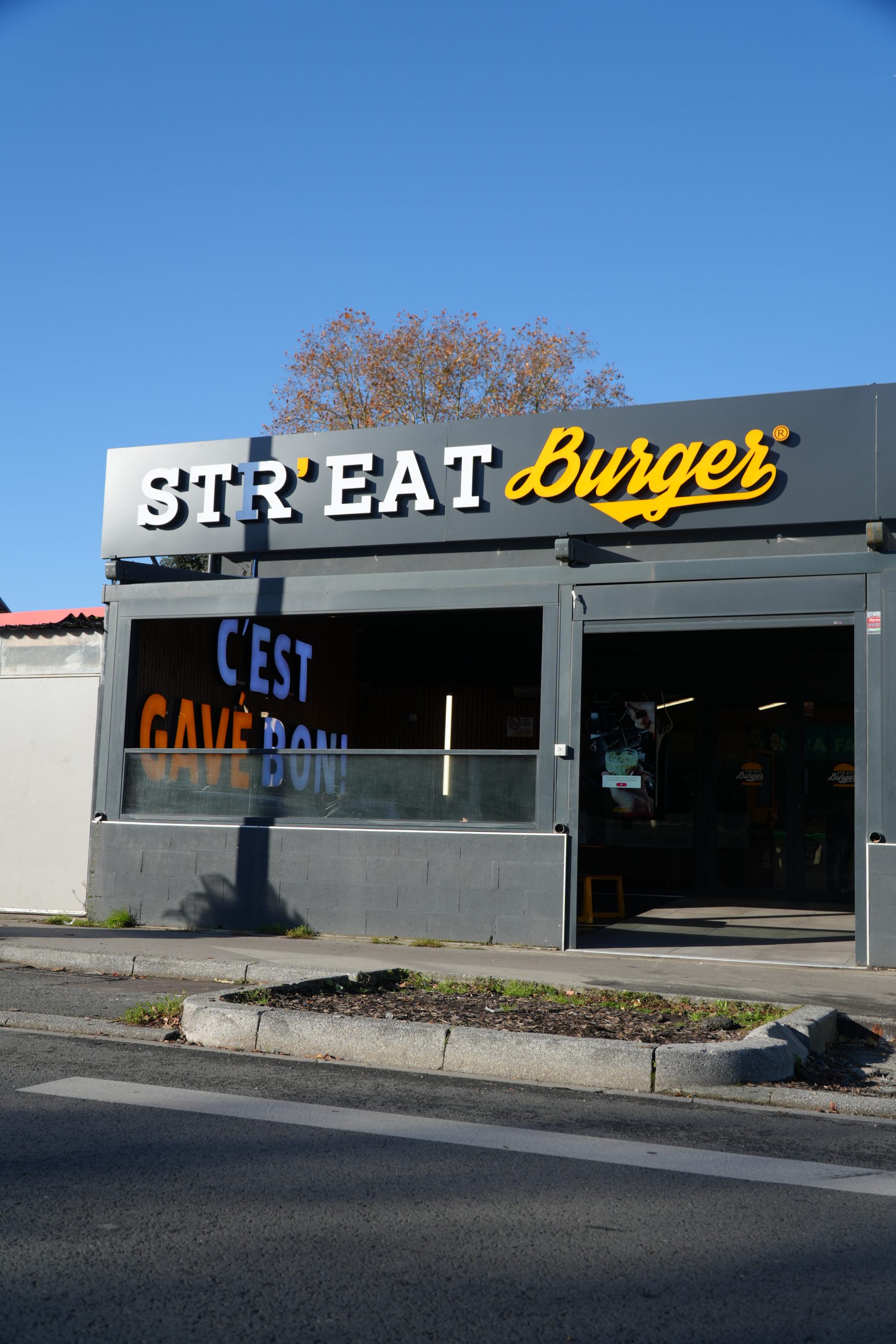 Photo restaurant Str'eat Burger Talence, extérieur terrasse