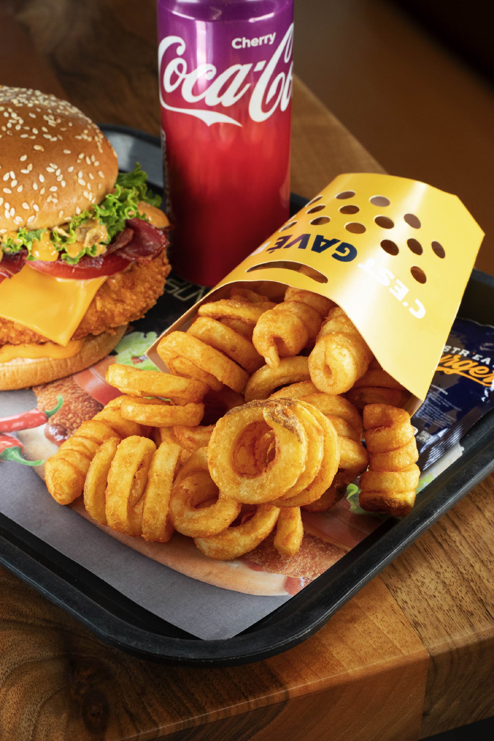 Photo twisters frites Str'Eat Burger menu CBC