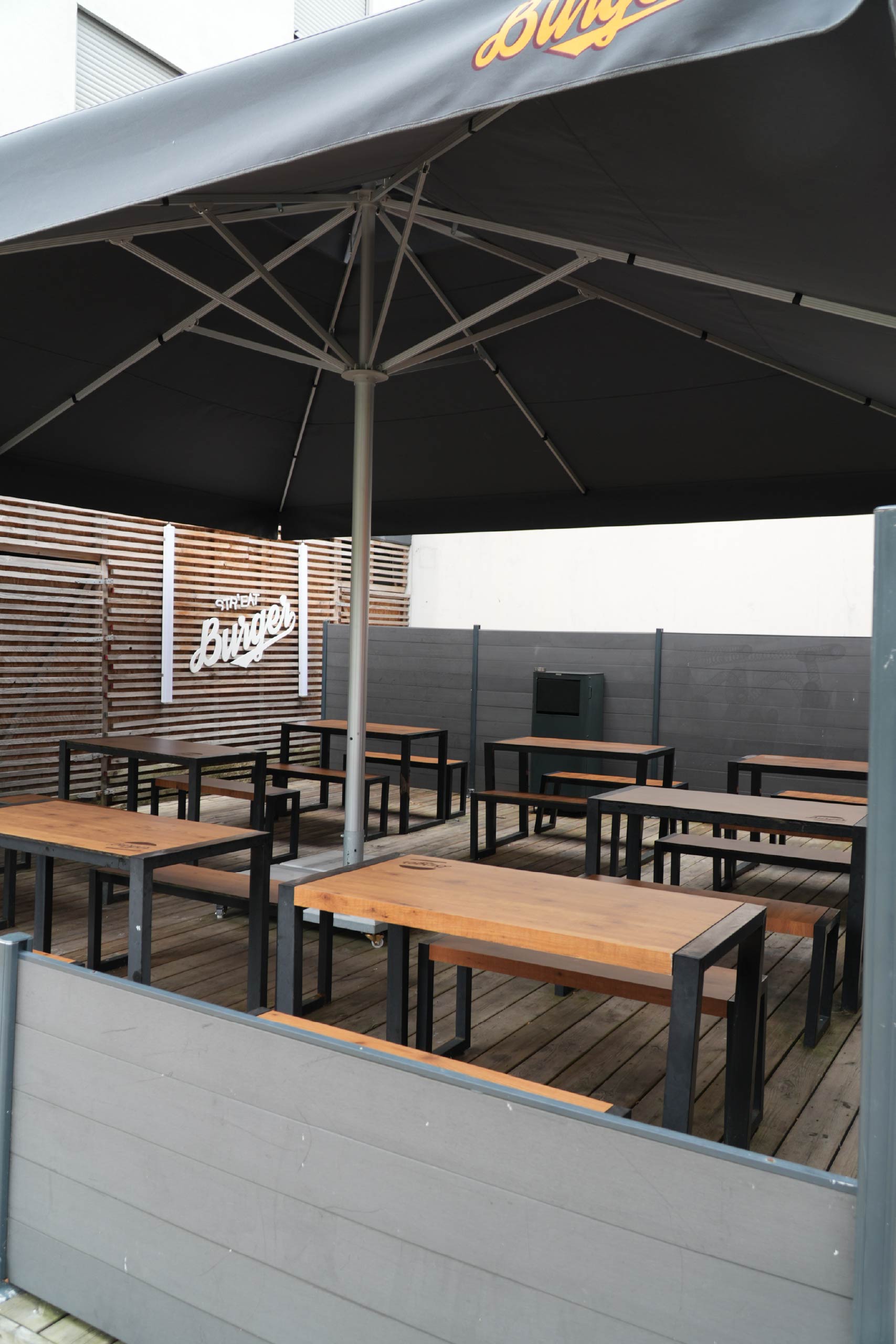 Photo terrasse extérieure restaurant Str'Eat Burger Ginko